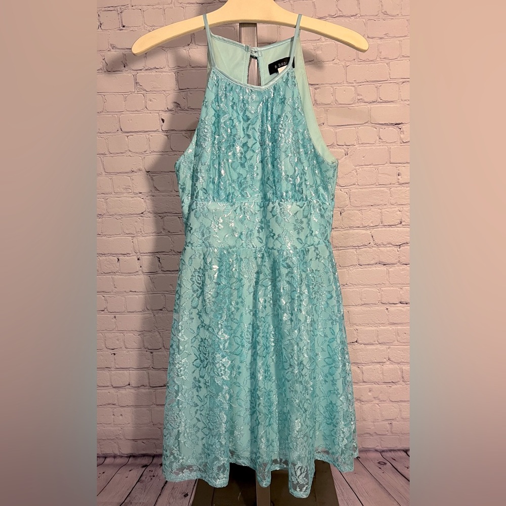 B. Darlin Lace Dress. Keyhole in Back. Size 7/8.